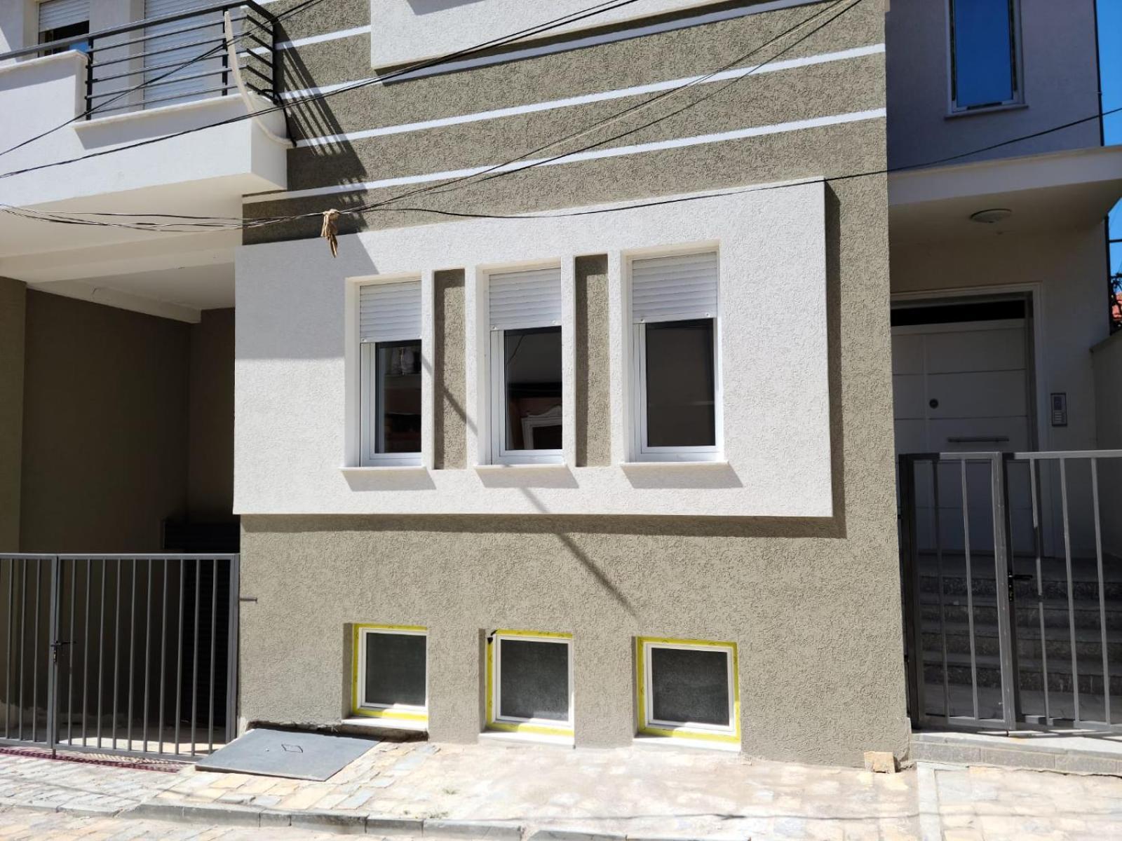 Travelers' Korca Home Exterior photo